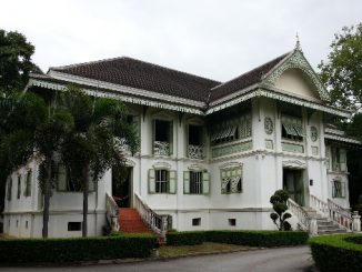 Teak mansion in Phrae