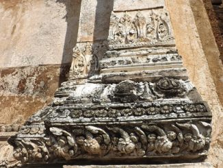 Carved lintel at Wat Phra Sri Rattana Mahathat in Lopburi